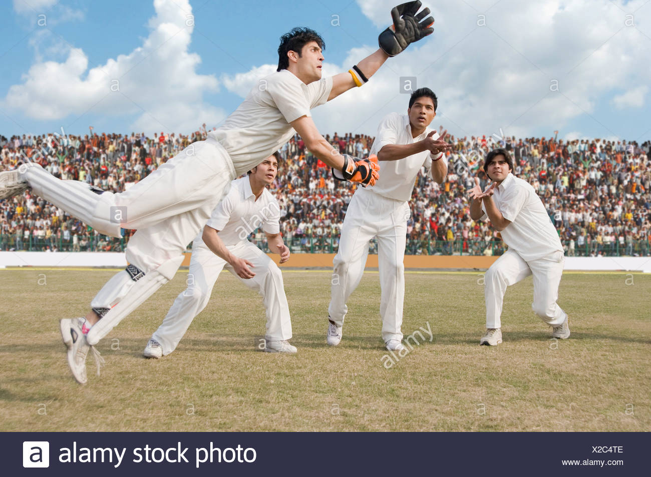 Wicket Keeper Stock Photos & Wicket Keeper Stock Images Alamy