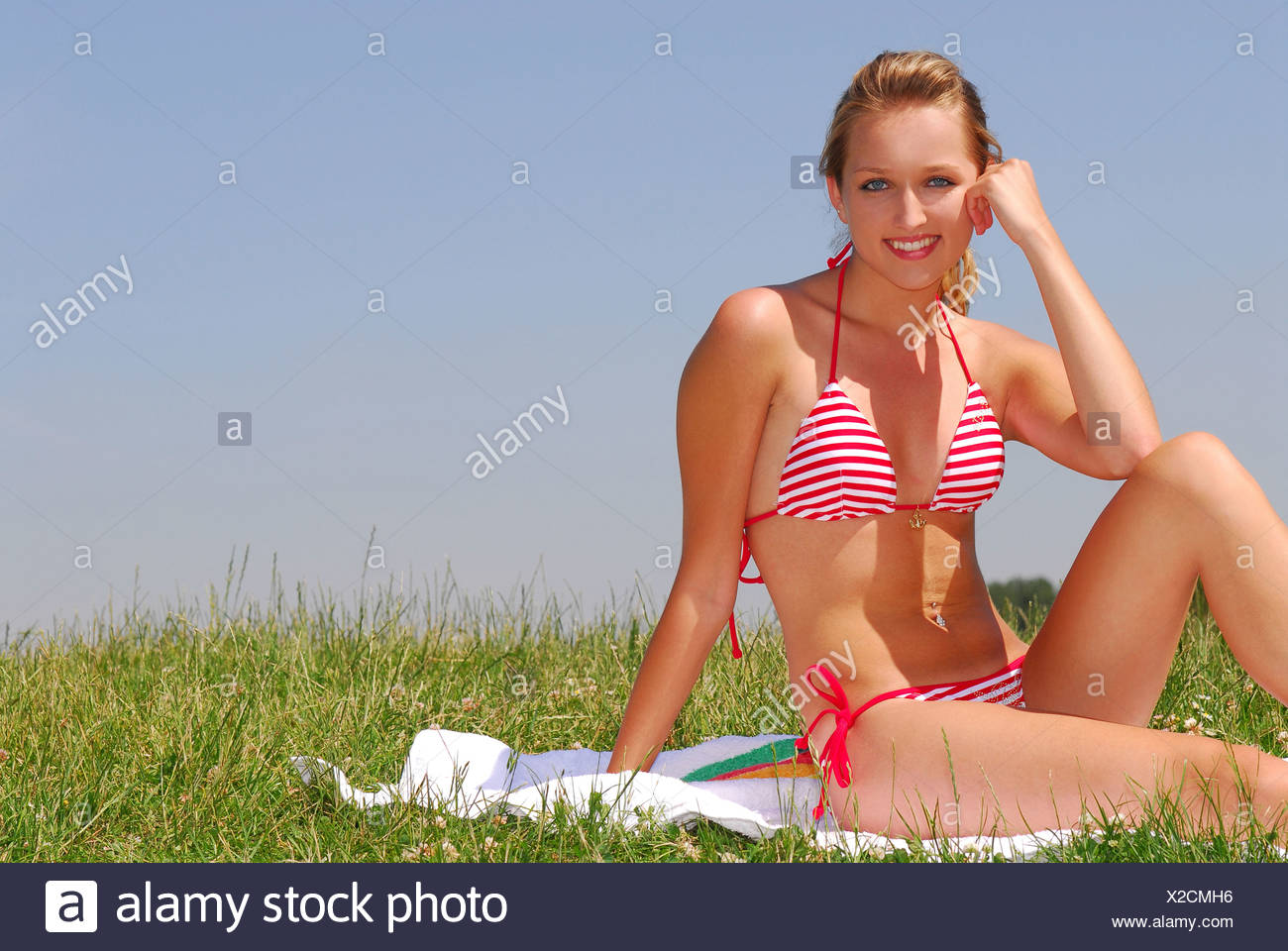 Roter Bikini High Resolution Stock Photography And Images Alamy