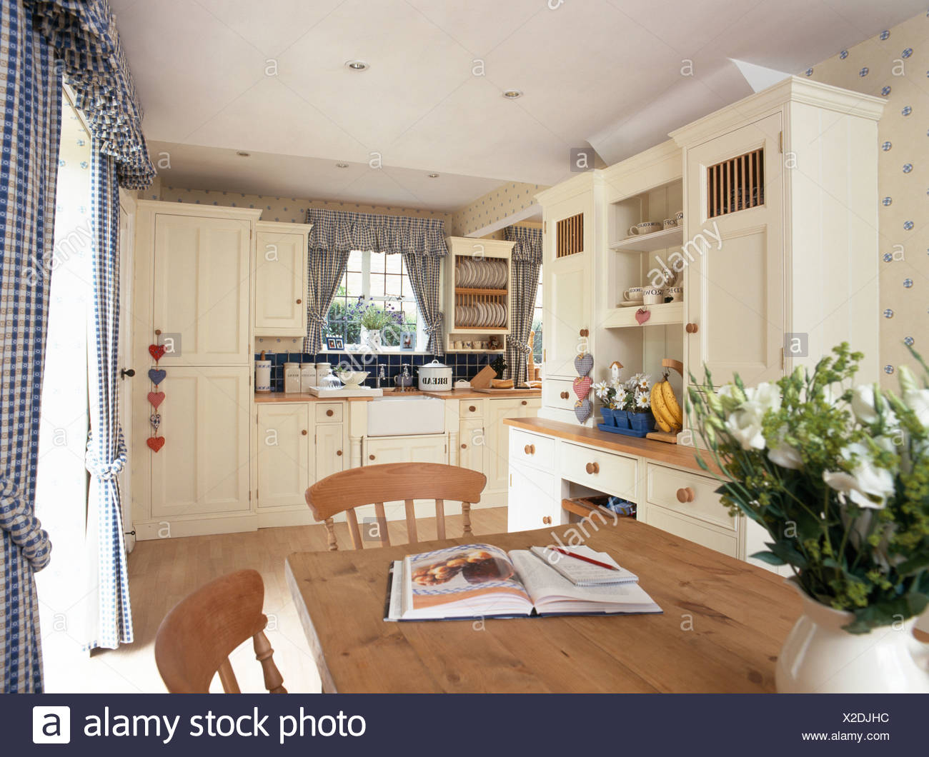 Cream Fitted Units In Country High Resolution Stock Photography And Images Alamy