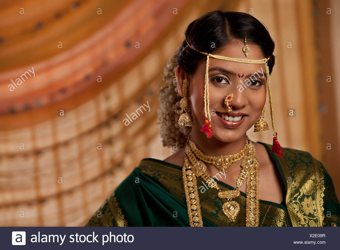 Marathi ladies on bra Marathi ladies on bra something is