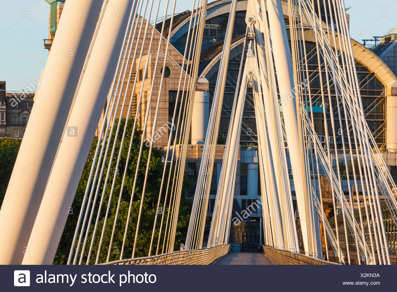 Charing Cross Bridge Stock Photos & Charing Cross Bridge Stock Images