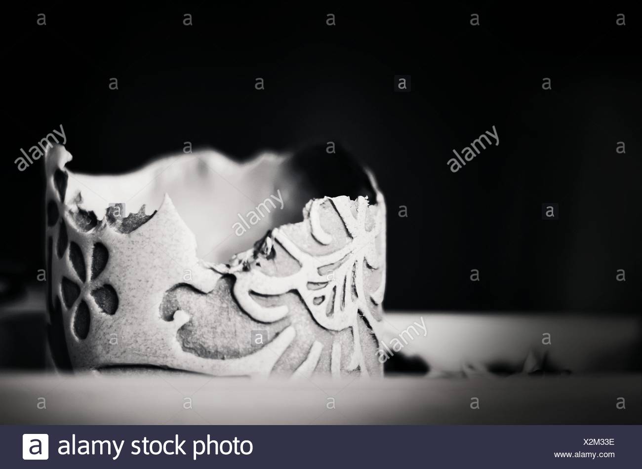 Broken Vase High Resolution Stock Photography and Images Alamy