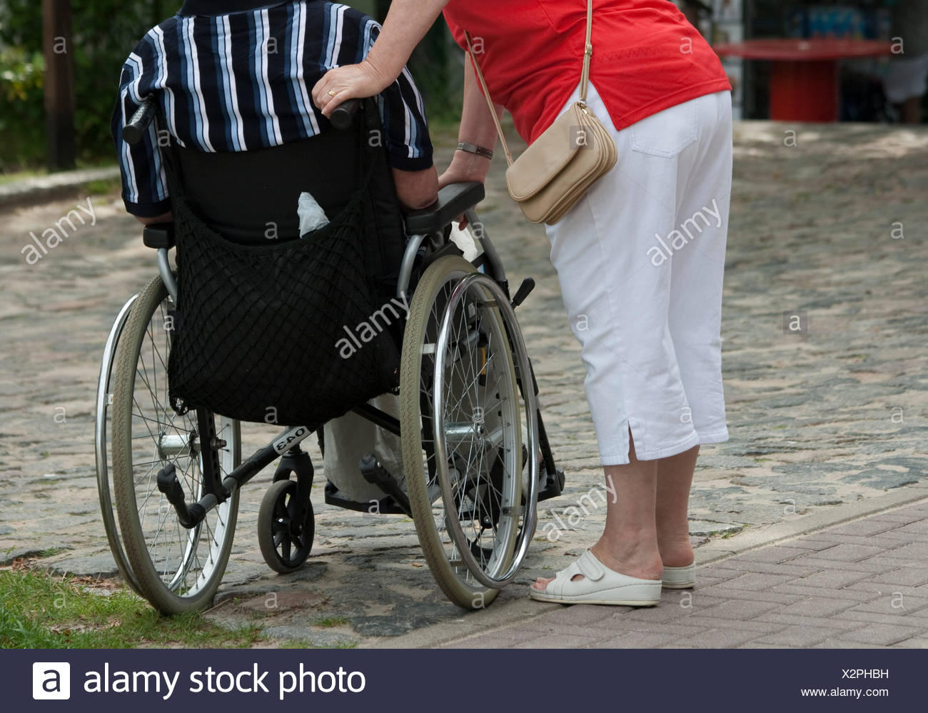 Mann Rollstuhl Frau High Resolution Stock Photography and Images - Alamy