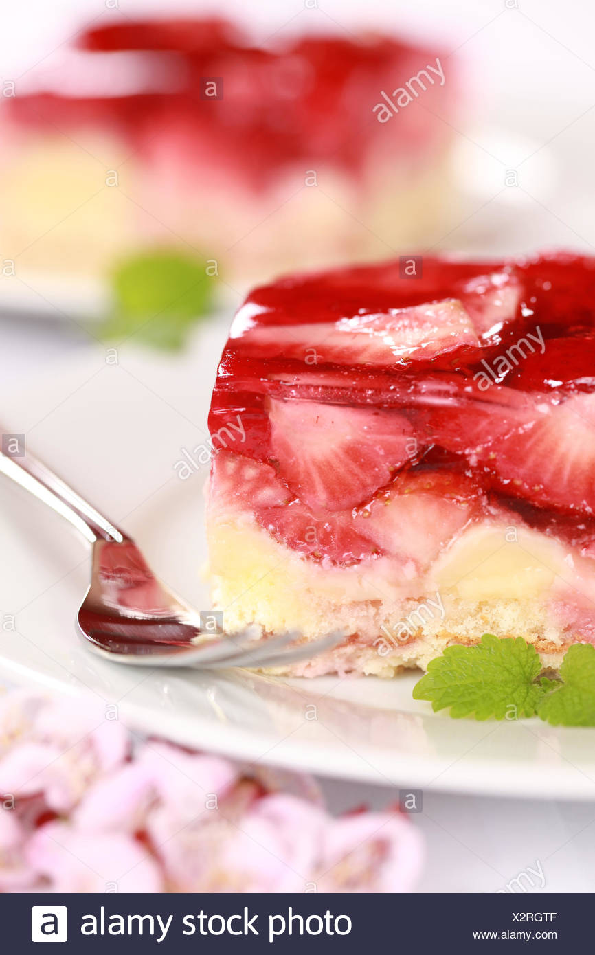 Erdbeerschnitte Stock Photo Alamy