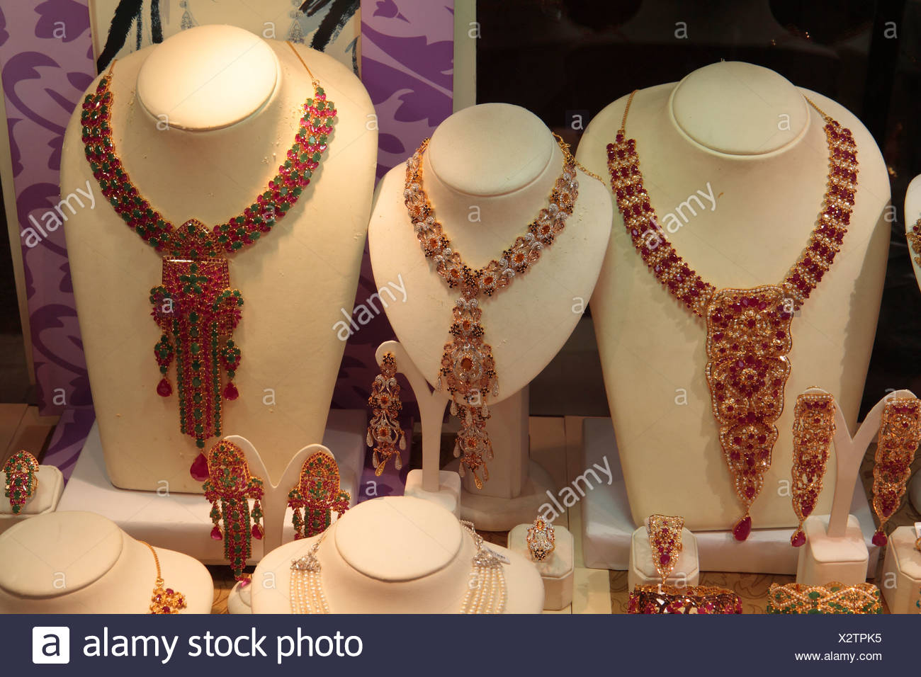 Gold Necklace Dubai High Resolution Stock Photography and Images Alamy