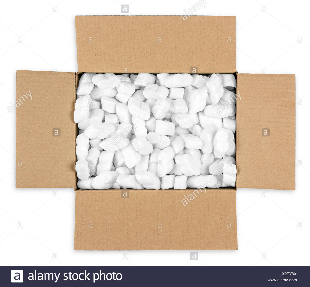 Offenes Paket mit styroporflocken Stock Photo