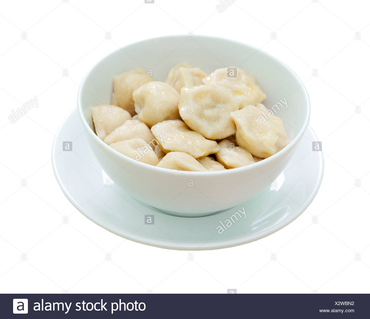 Пельмени на белом фоне