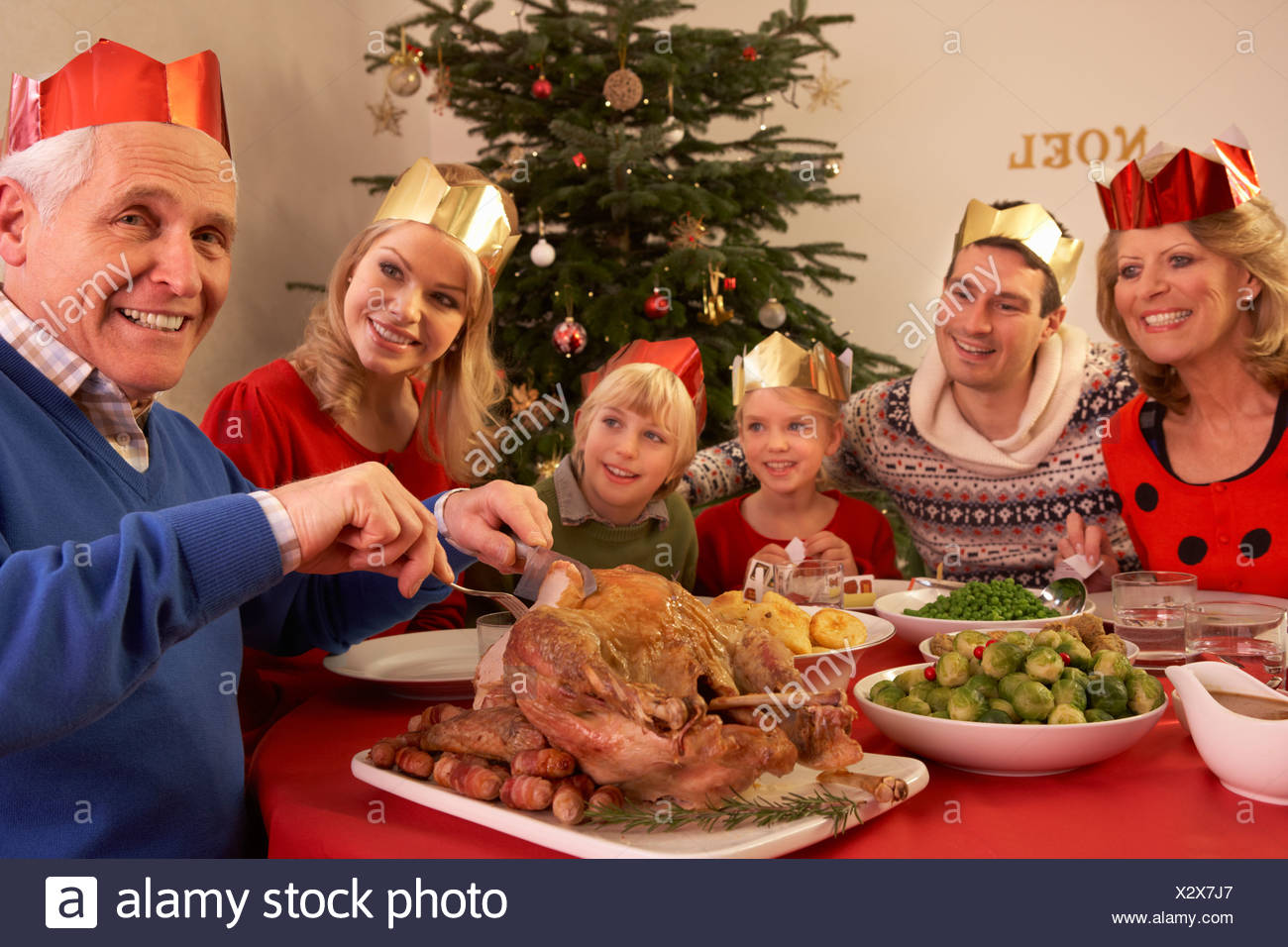 Page 3 Extended Family Dinner High Resolution Stock Photography And Images Alamy