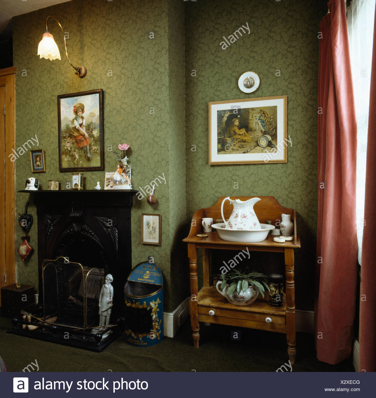 Green Wallpaper In Victorian Style Eighties Bedroom Stock