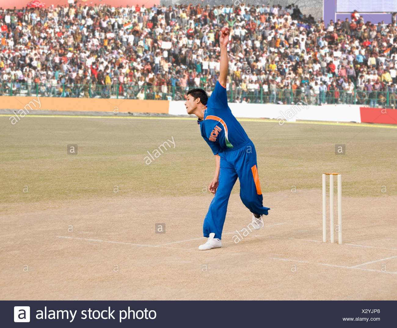 Cricket Bowler High Resolution Stock Photography and Images Alamy