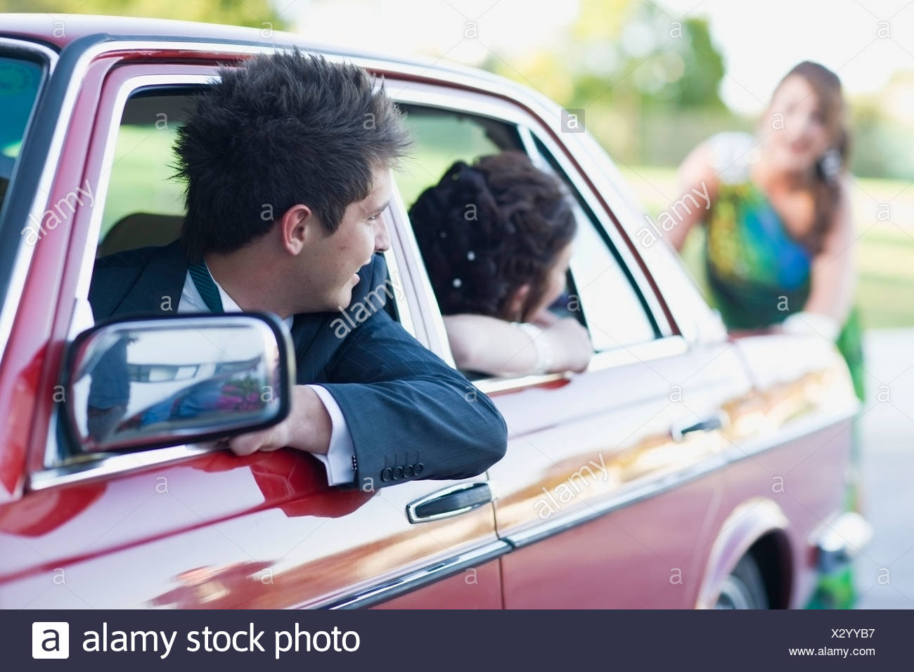 girl push car