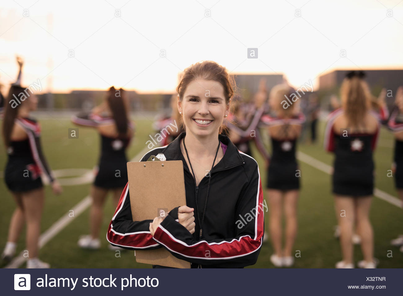 Former N.F.L. Cheerleaders Hope to Quicken Change by Shedding Their Anonymity