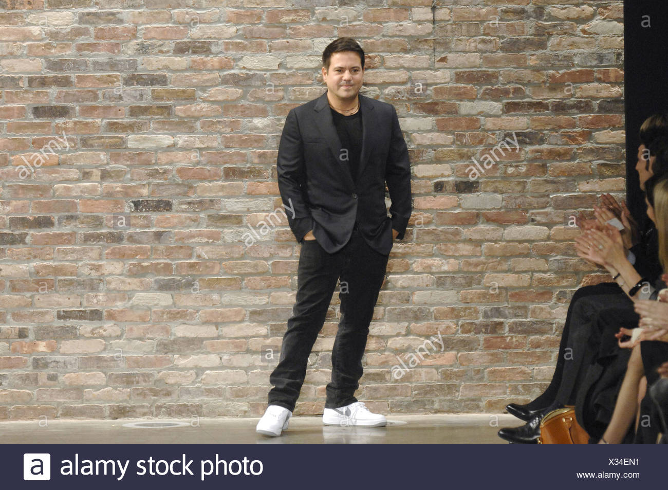 black blazer white t shirt black jeans