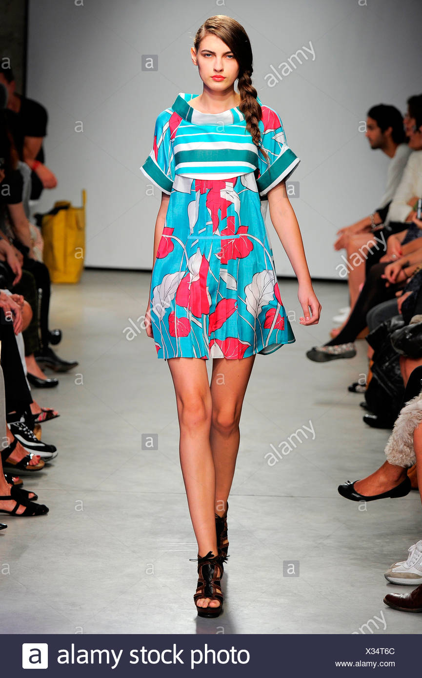 Atsuro Tayama Paris Ready To Wearspringsummer 12 Stock Photo Alamy Atsuro Tayama Paris Ready To Wearspringsummer 12 Stock Photo Alamy