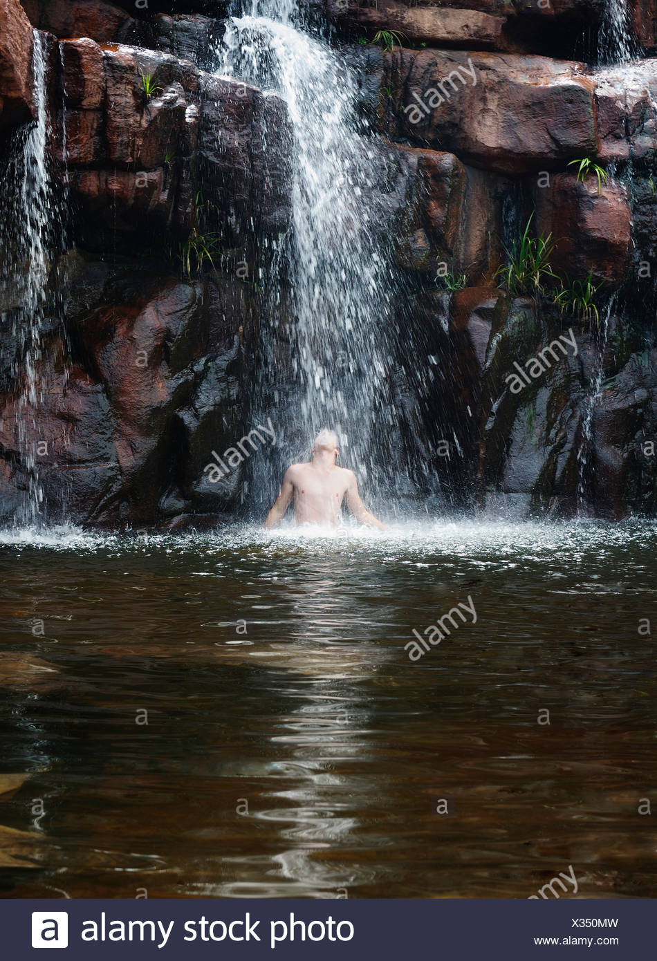 Under Waterfall Stock Photos & Under Waterfall Stock Images Alamy