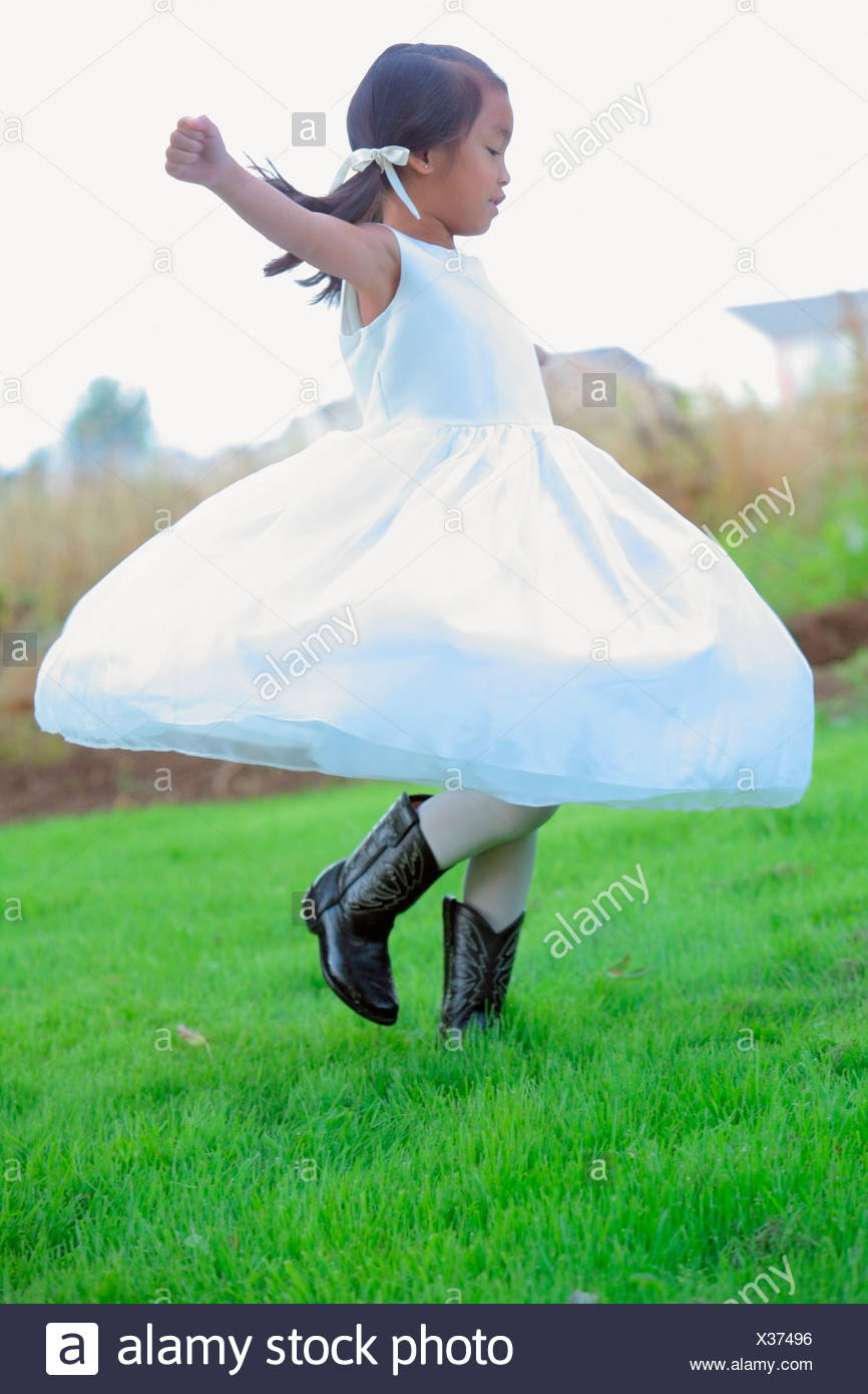 little girl white cowboy boots