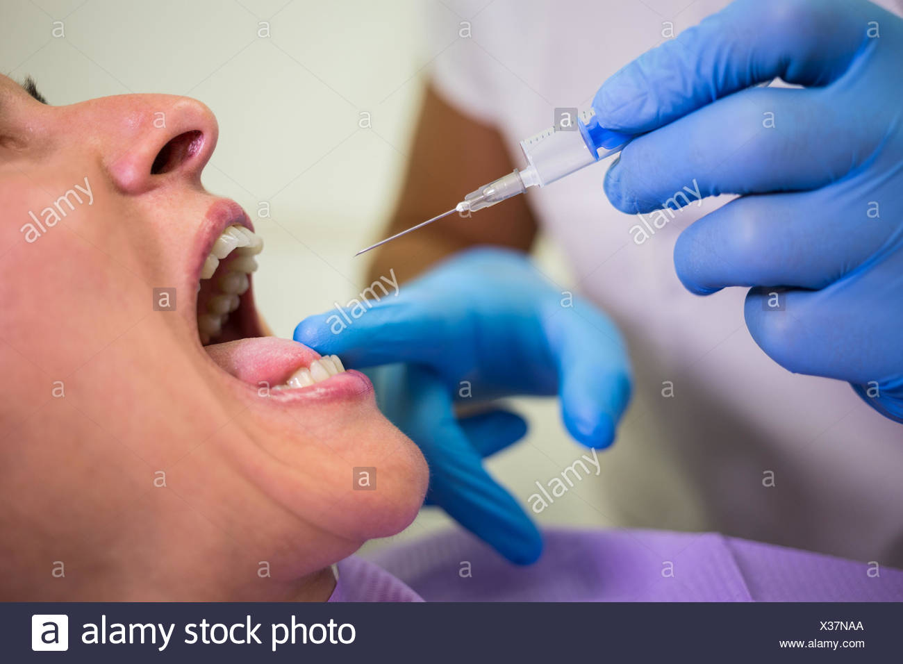 Dentist Injection Stock Photos & Dentist Injection Stock Images Alamy