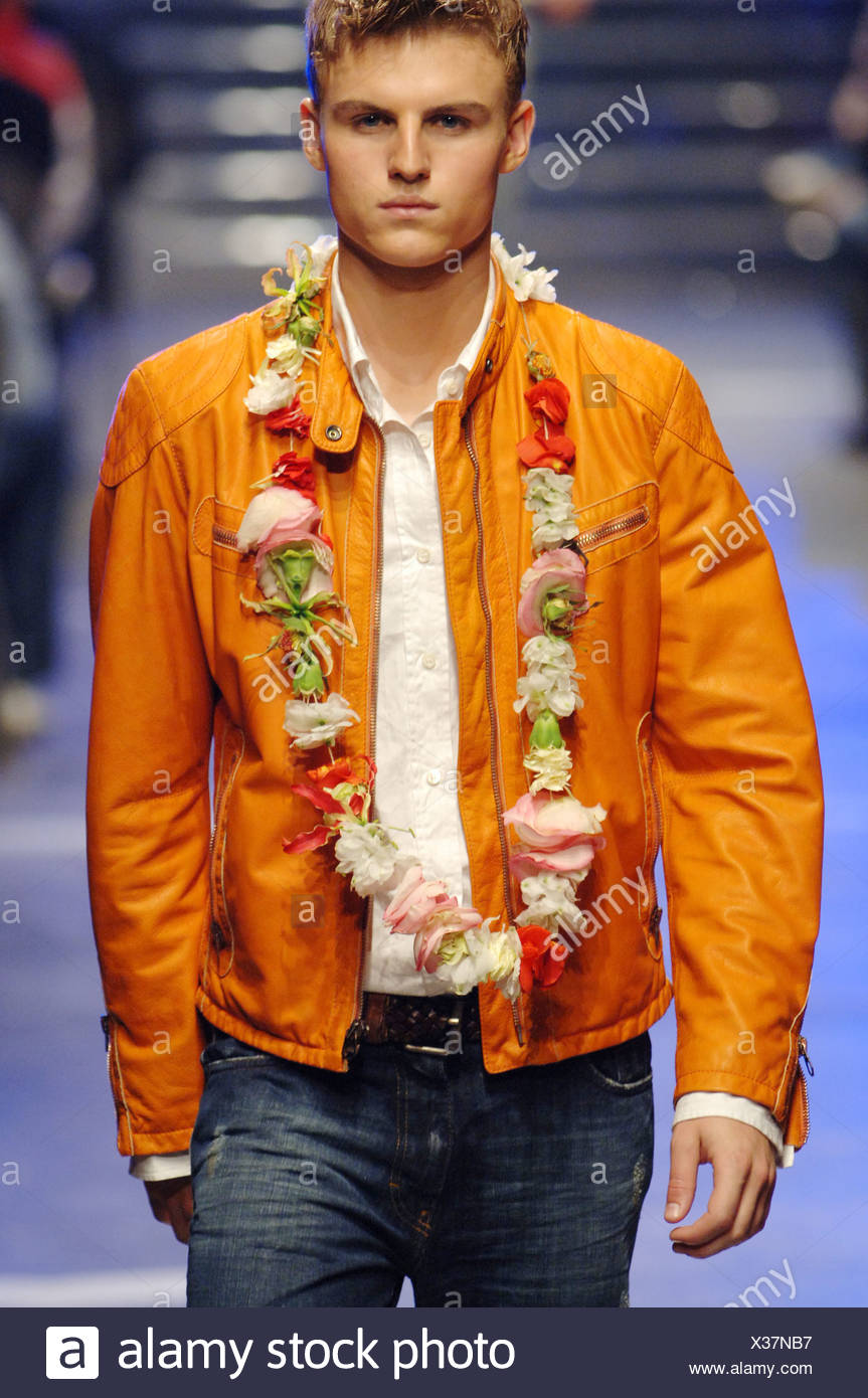 Gas Milan Ready To Wear Menswear Spring Summer Model Short Blonde