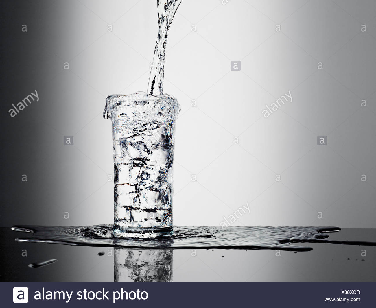 Overflowing Glass Stock Photos & Overflowing Glass Stock Images - Alamy