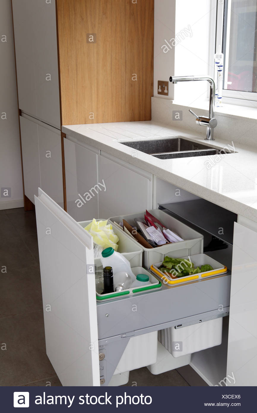 Full Waste Bins High Resolution Stock Photography and Images Alamy