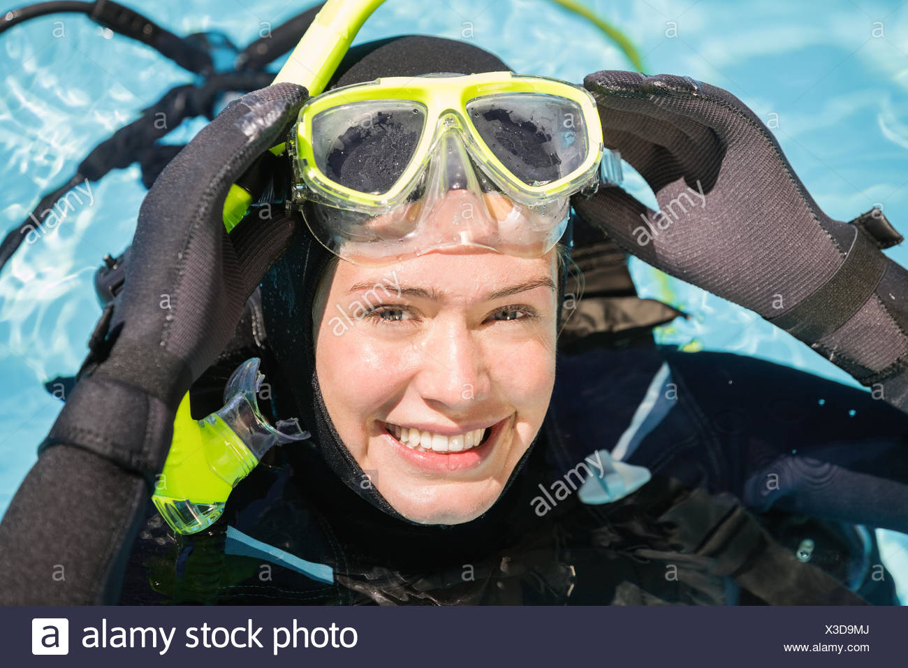 Pretty Woman Scuba Diving High Resolution Stock Photography and Images Alamy