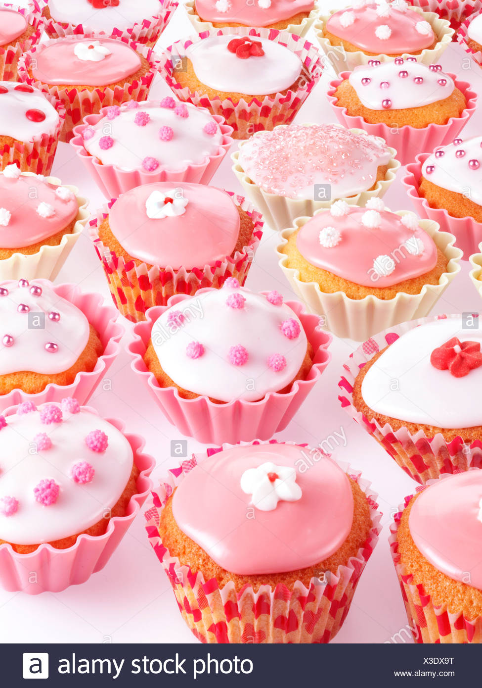 PINK AND WHITE CUPCAKES OR FAIRY CAKES PINK AND WHITE CUPCAKES OR FAIRY CAKES