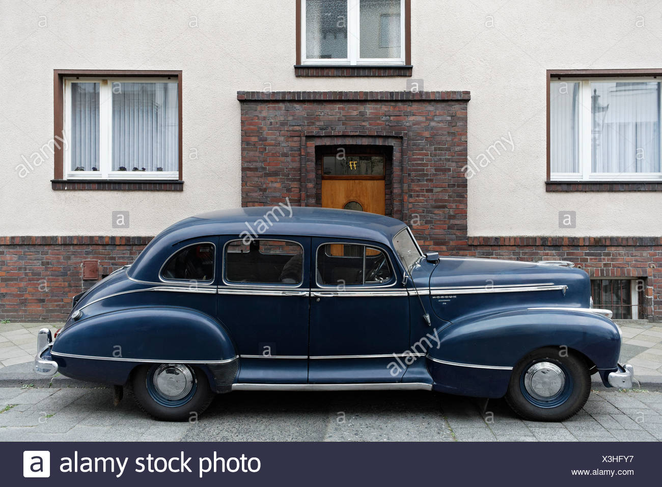 Car Parked Outside House High Resolution Stock Photography And Images Alamy