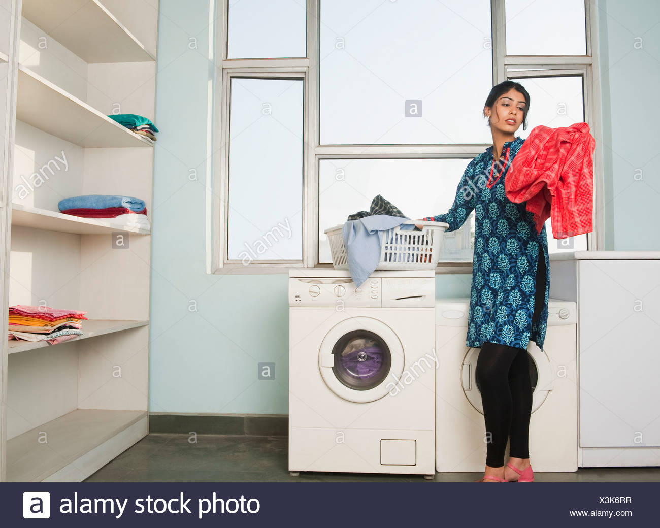 Lady Doing Laundry High Resolution Stock Photography and Images Alamy