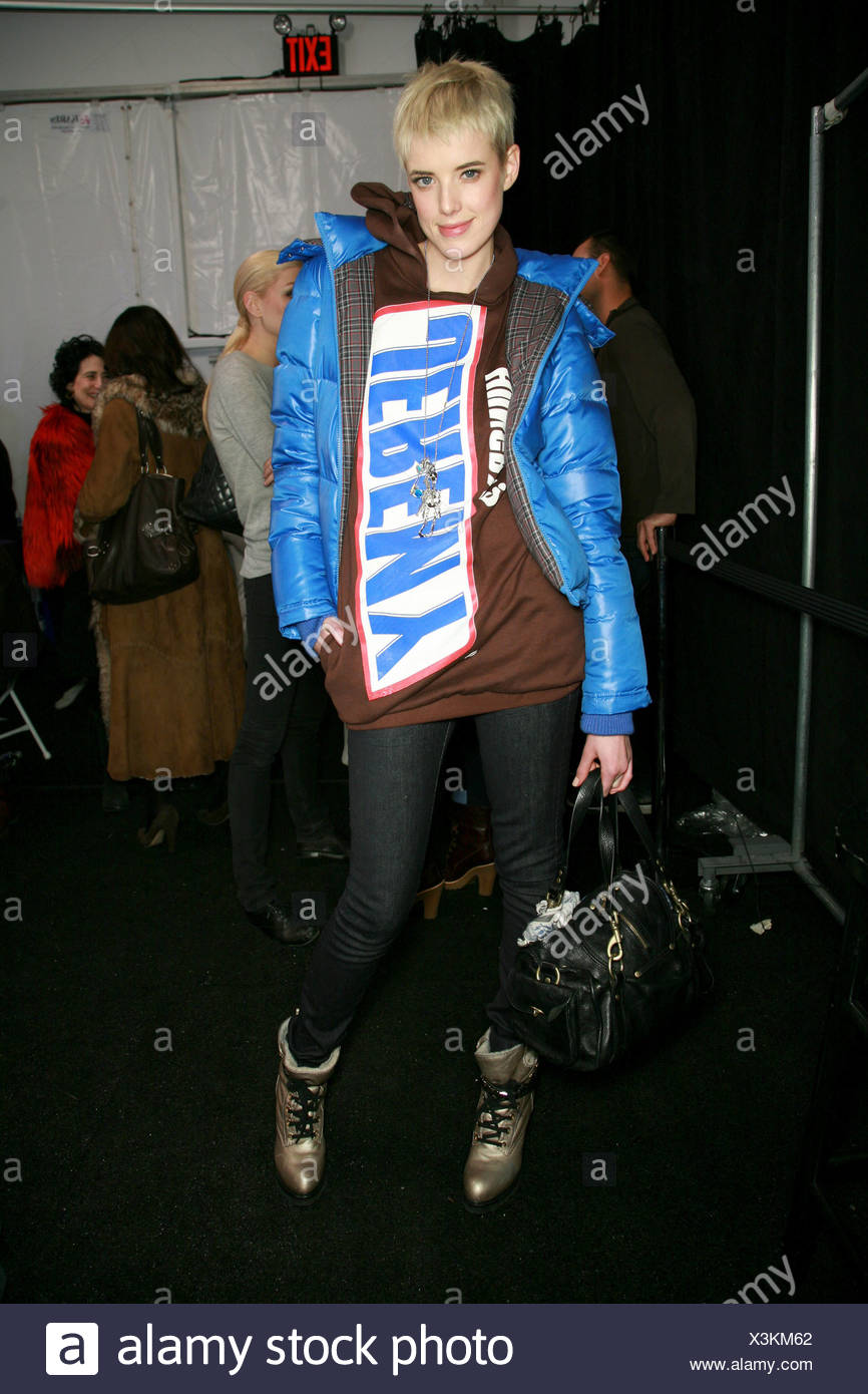Anna Sui Backstage New York Autumn Winter Model Agyness Deyn