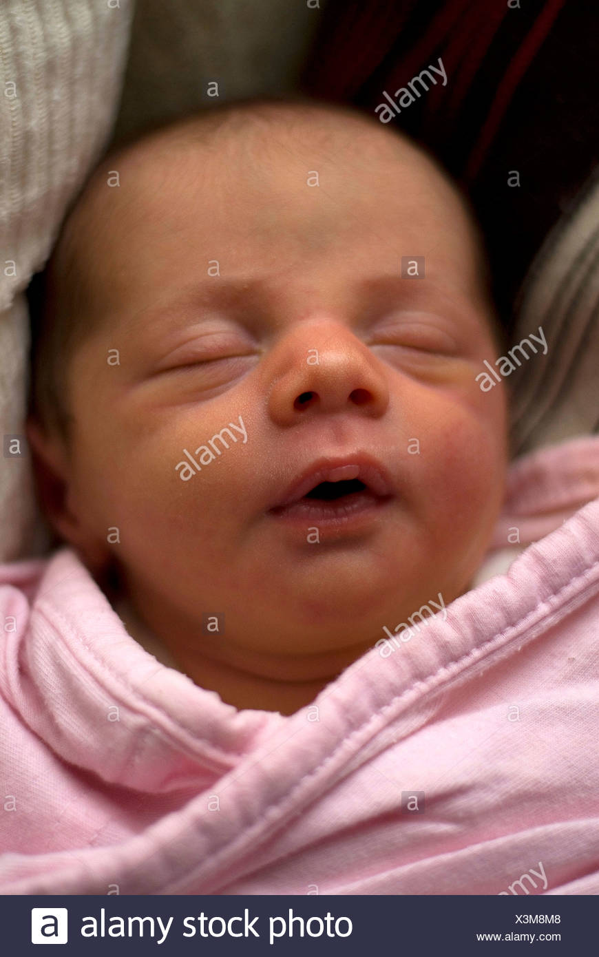 newborn sleeps with mouth open