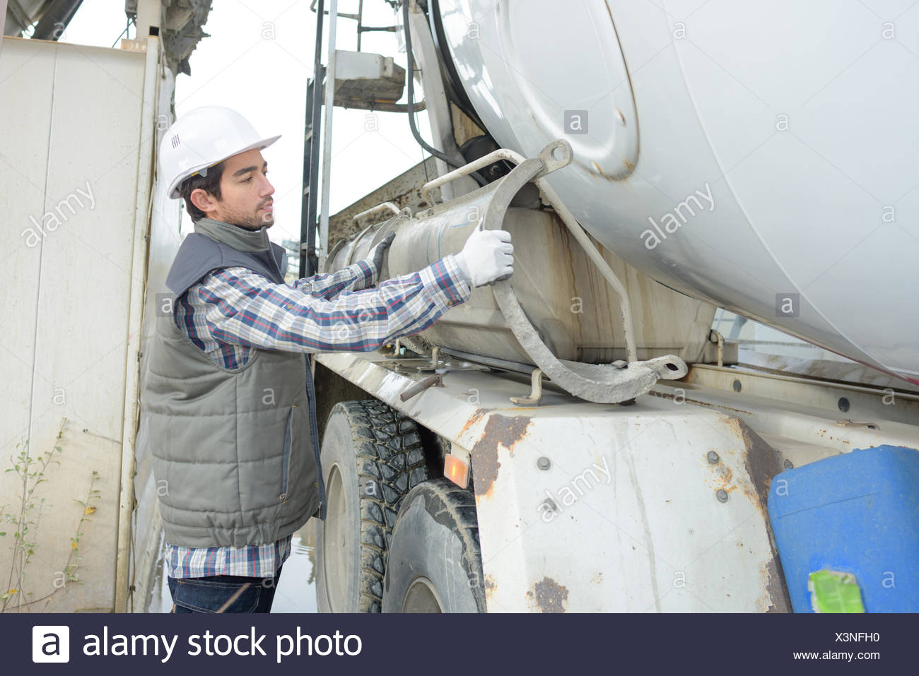 Concrete Truck Chute High Resolution Stock Photography and Images Alamy