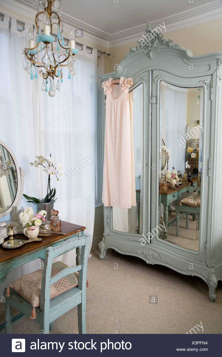 Dressing Table In Old Fashioned Room Stock Photo Alamy