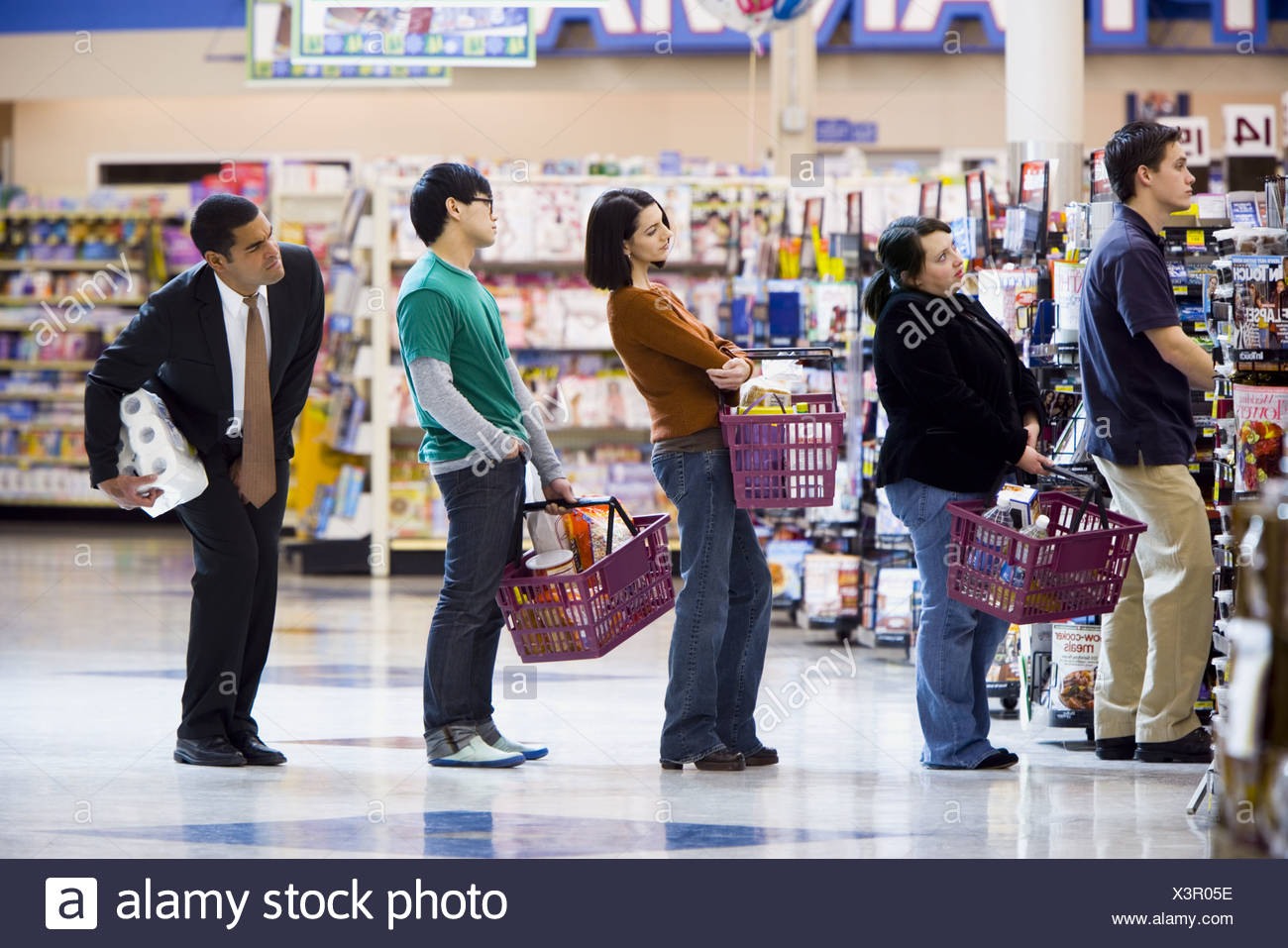 Cashier Customer Checkout Line Supermarket Stock Photos & Cashier