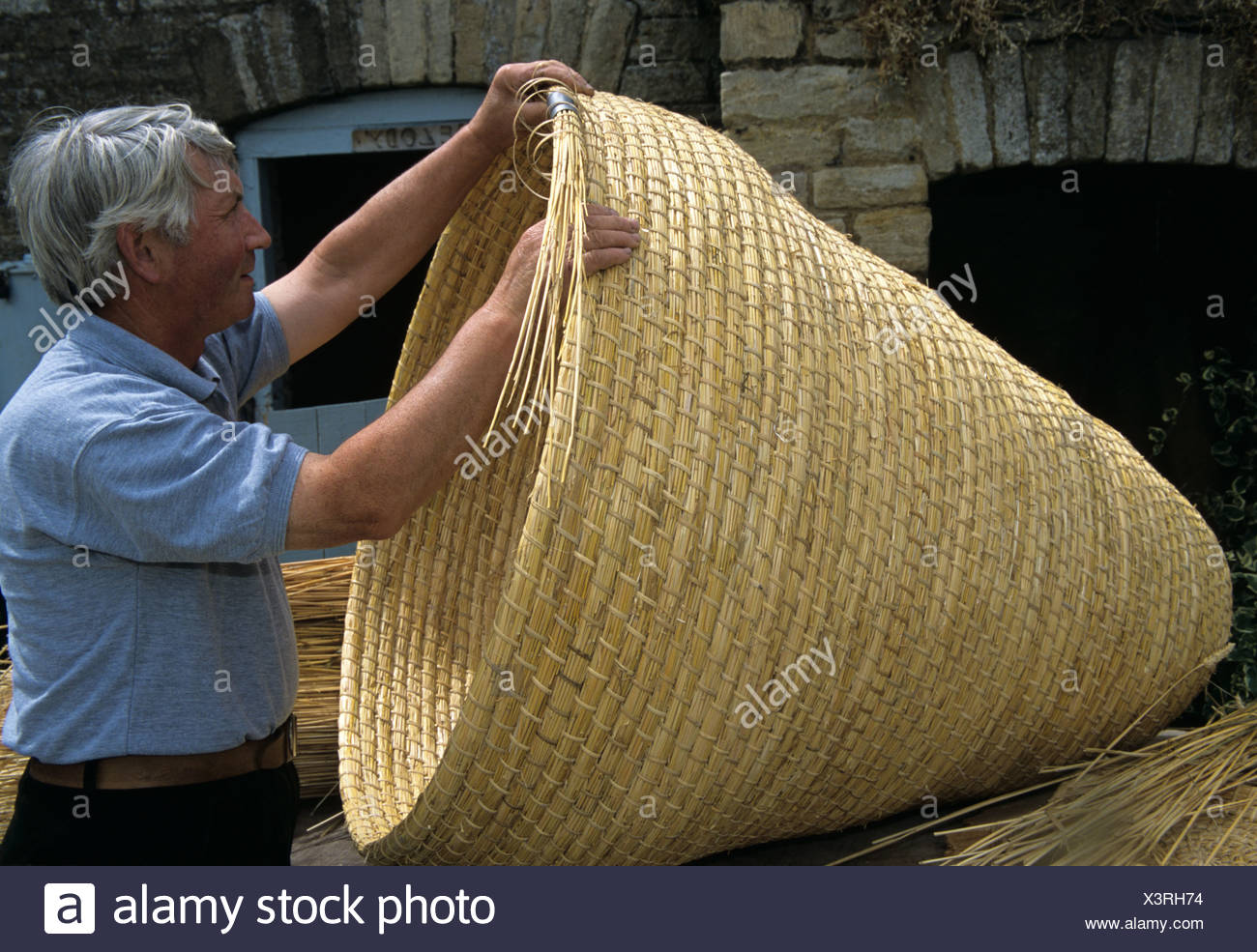 Page 2 Skep High Resolution Stock Photography And Images Alamy