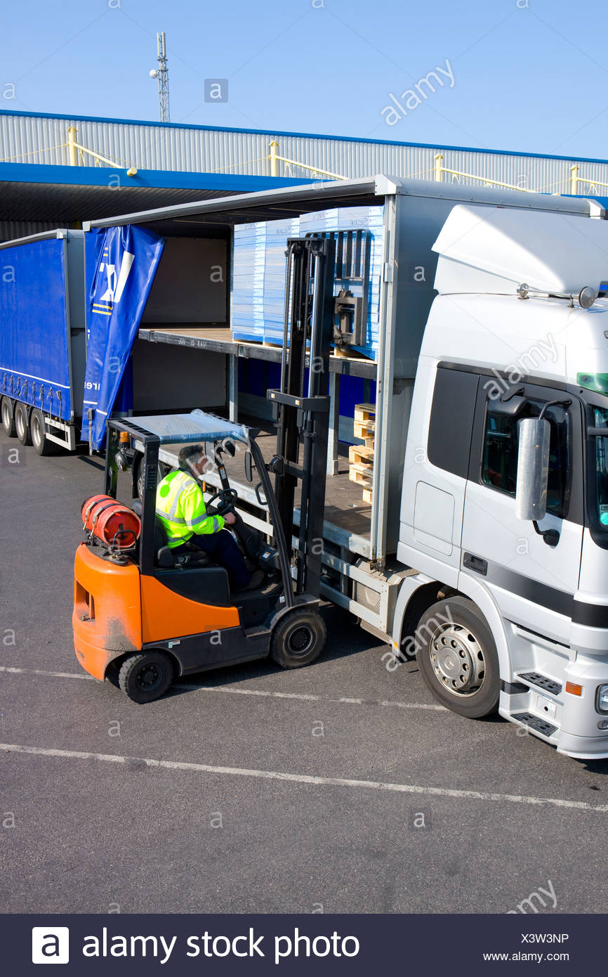 Side Loading Truck Stock Photos & Side Loading Truck Stock Images - Alamy