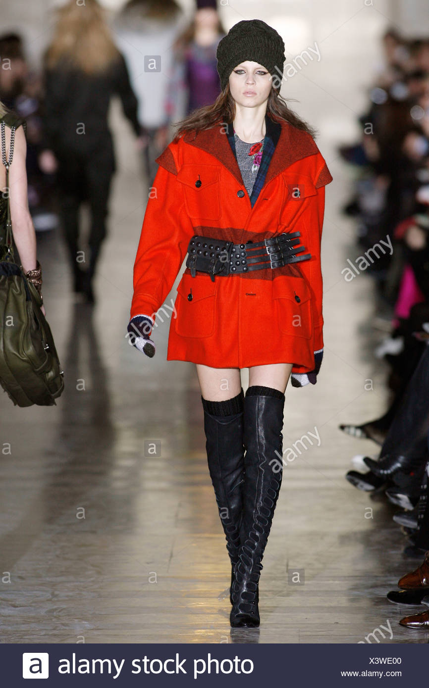 Jill Stuart New York Ready To Wear Autumn Winter Black Beanie Hat Red Jacket Piped Patch Pockets Flaps Black Studded Belt Stock Photo Alamy