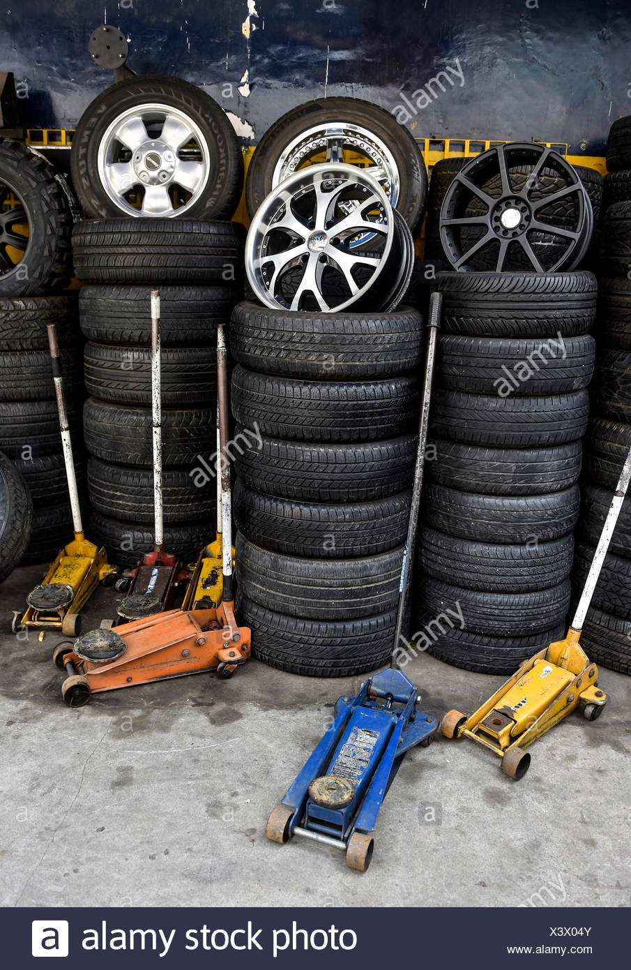 Car Jacks Stock Photos Car Jacks Stock Images Alamy