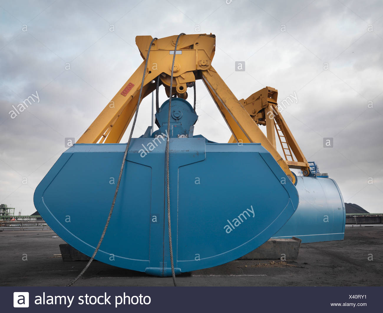 Crane Grab High Resolution Stock Photography and Images - Alamy