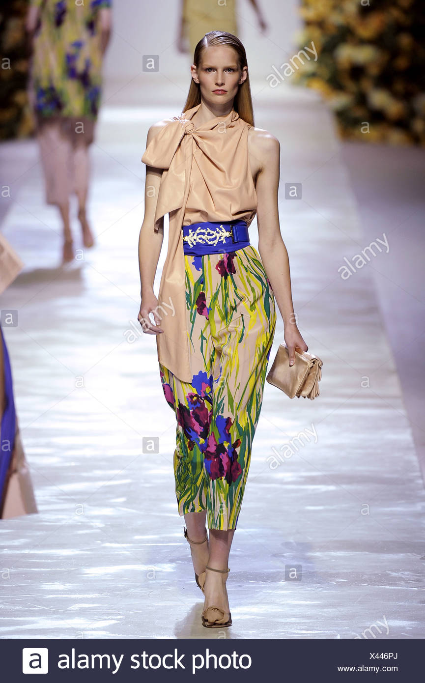 Blumarine Milan Ready To Wear Spring Summer German Model Julia Stegner Wearing Sleeveless Cream Necktie Top Floral Print Capri Stock Photo Alamy