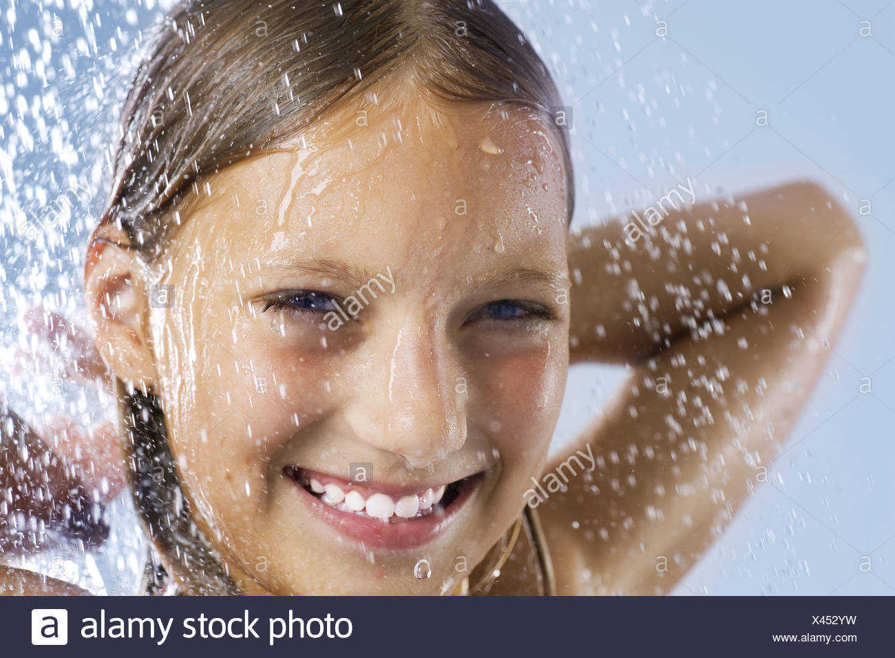 MOM WALKS IN ON SON IN SHOWER A Lucky Stranger Com