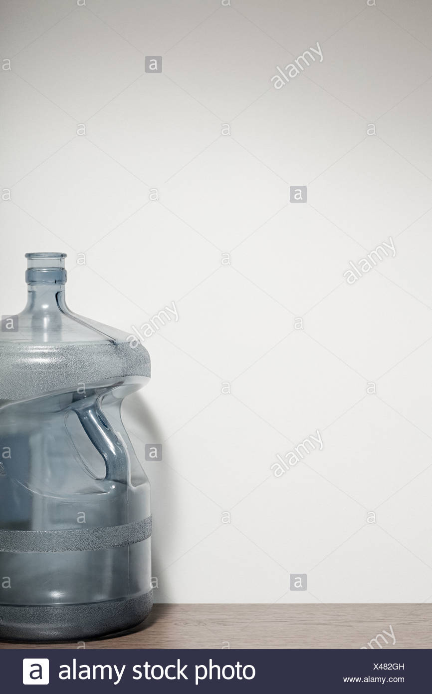 Download Water Cooler Bottle High Resolution Stock Photography And Images Alamy Yellowimages Mockups