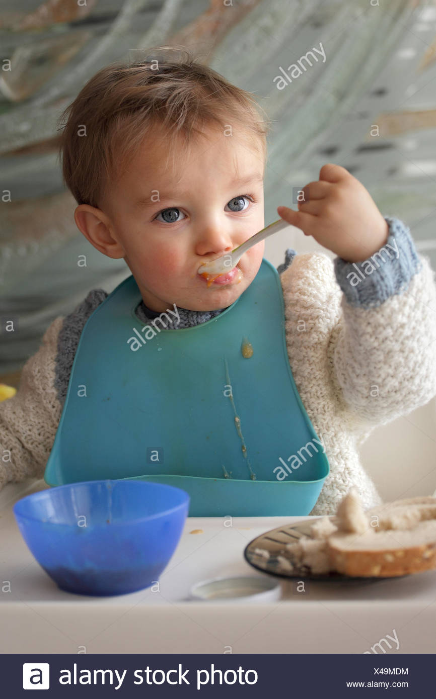 baby in a bib