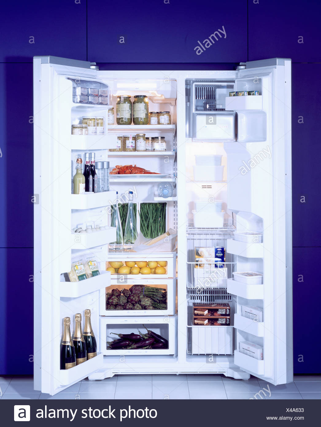Walk In Refrigerator Stock Photos & Walk In Refrigerator Stock Images