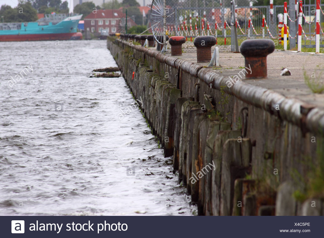 Bollards At The Quay High Resolution Stock Photography and Images - Alamy