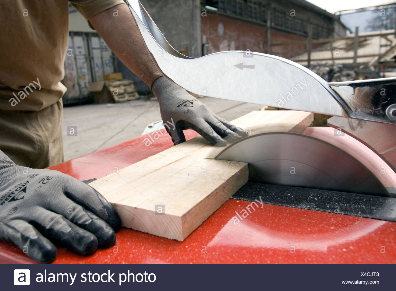 Construction Machinery Bench Saw With Woodcutting Circular Saw
