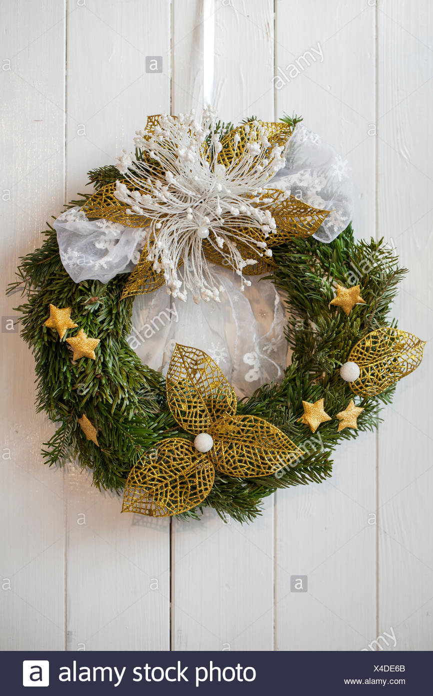 Material Candle Garland Artificial Christmas Flowers On The Wire Artificial Golden Leaves Christmas Ornaments Balls Cloth Stars Ribbon Melting Gun Procedure Wreath Ornaments Using Melting Gun Leaves Flowers Ornaments And Stars Using