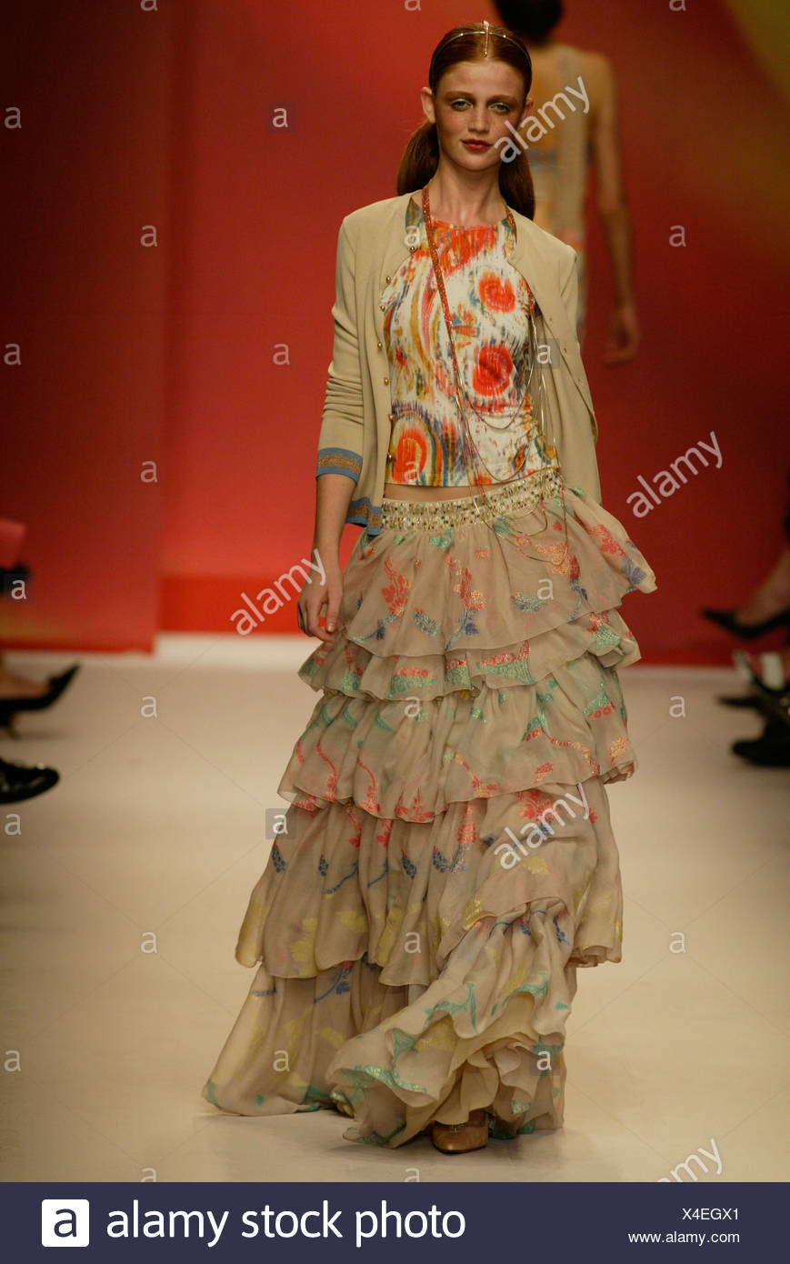 Pollini By Rifat Ozbeck Milan Spring Summer Model Long Straight