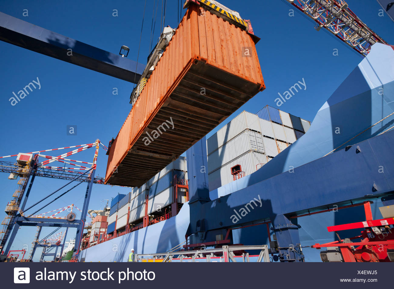 Ship Unloading Stock Photos & Ship Unloading Stock Images - Alamy