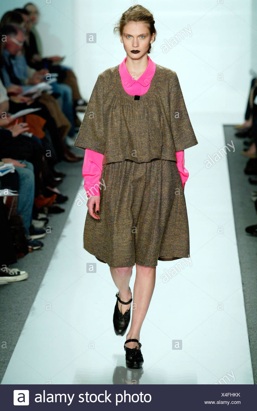 hot pink dress with black shoes