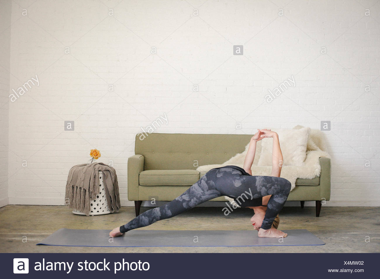 Legs Mat Sport Stretching High Resolution Stock Photography and Images ...